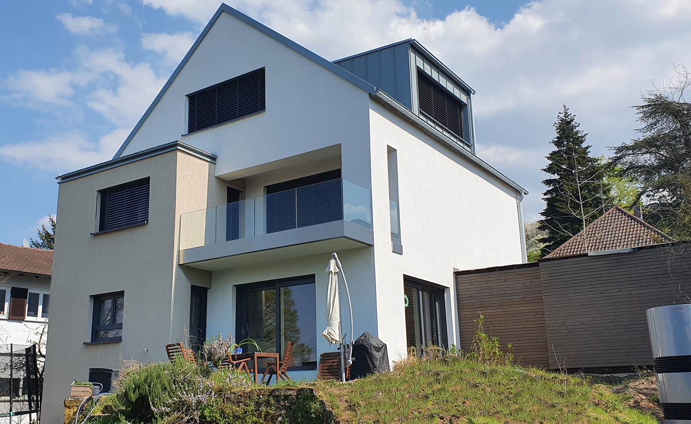 Vorhandenes Gebäude in einen modernen Neubau transformiert